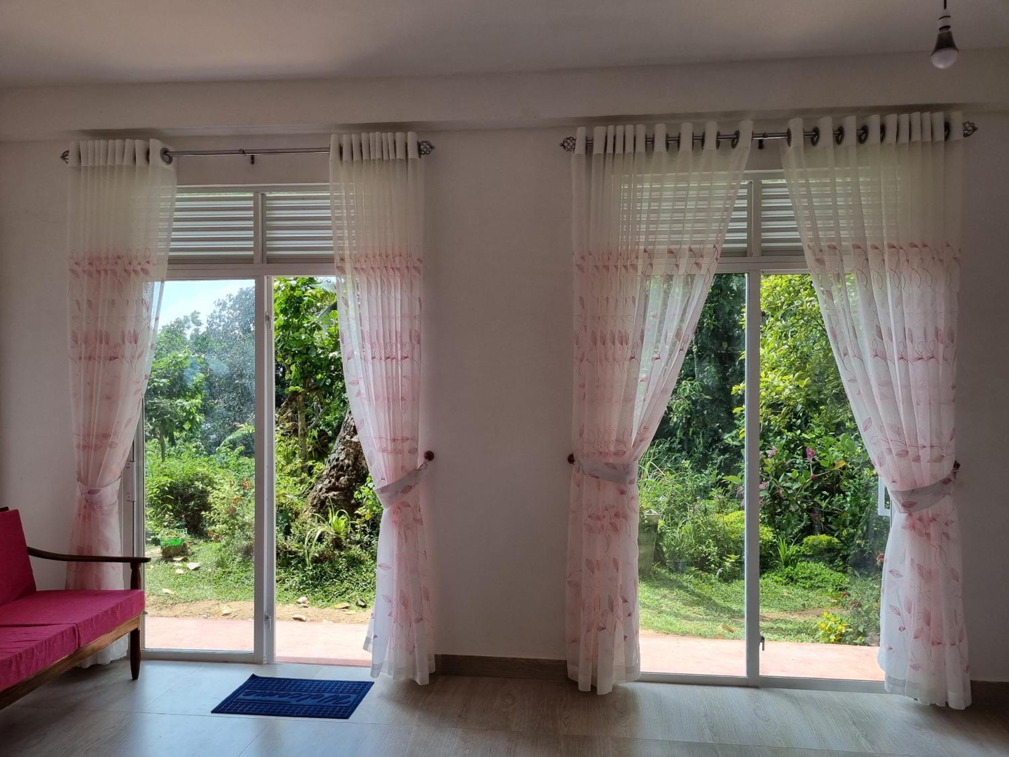 Squirrel'S Nest Hotel Kandy Exterior photo